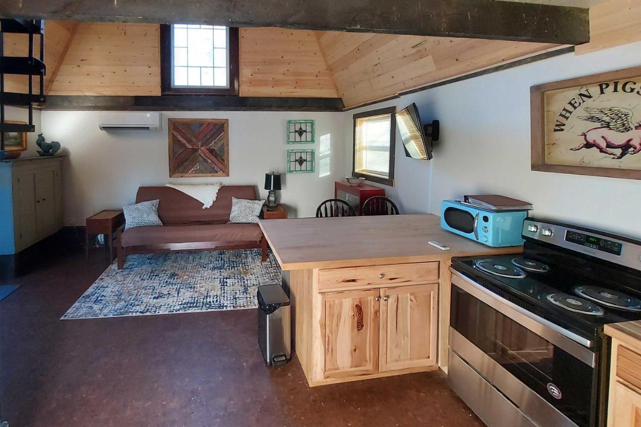 Rustic Hendersonville Farm Studio With Private Deck Extérieur photo
